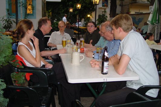 Die Demokraten im Biergarten des 'Deutschen Haus' 1